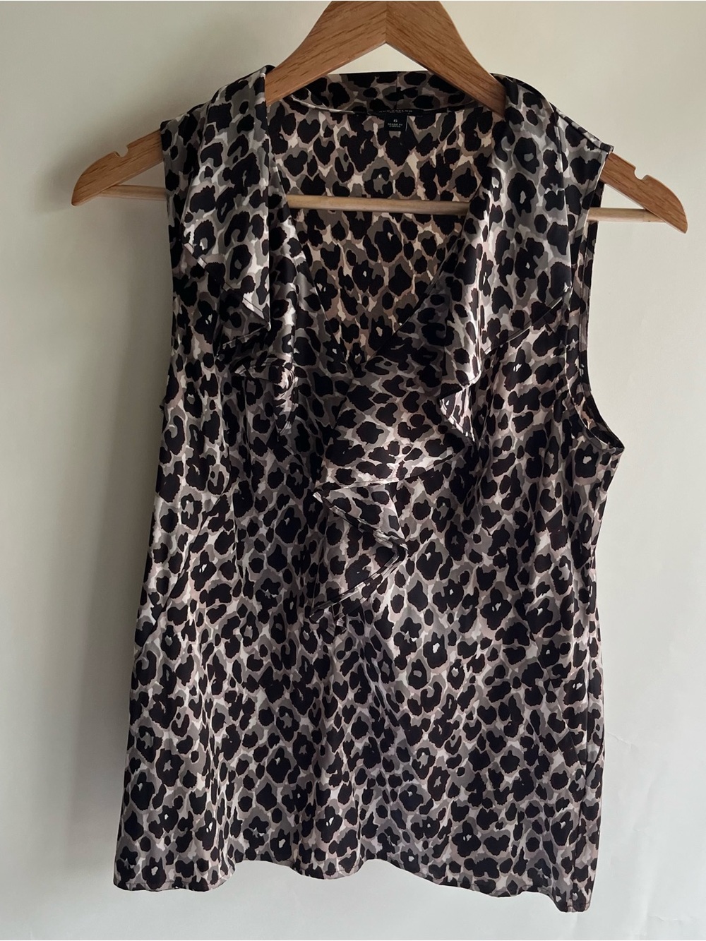 Ann Taylor Blouse Anima Print Sz 6 Women’s Sleeveless Ruffle Gray Black EUC